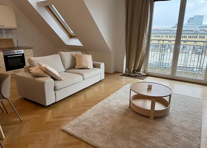 60qm, 1 Bedroom Schoenbrunn, Central, Balcony Daire Viyana