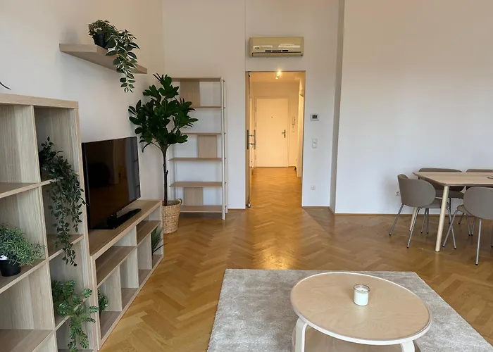 60qm, 1 Bedroom Schoenbrunn, Central, Balcony Daire Viyana